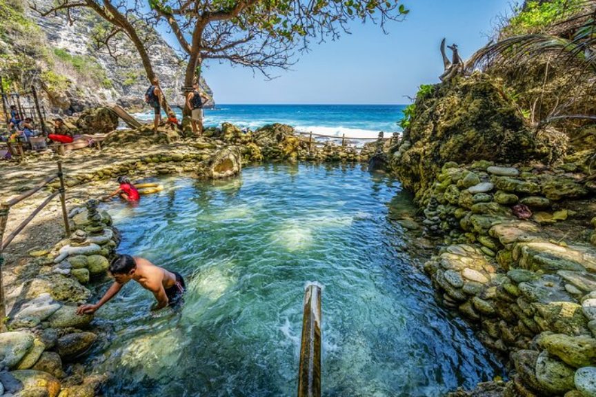 Tembeling natural pool on Nusa Penida