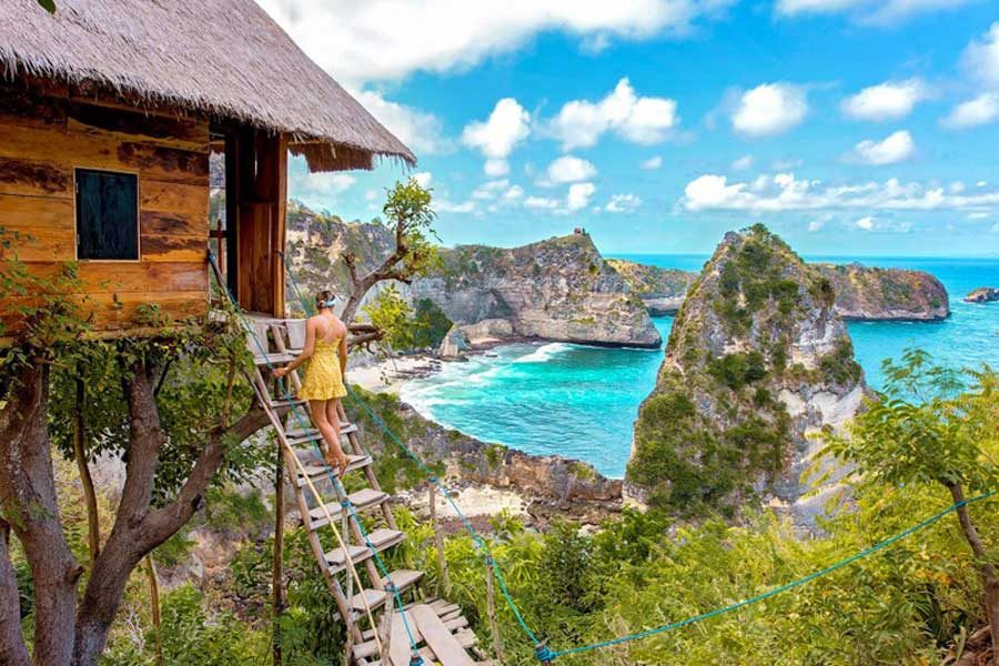 Tree House viewpoint on Nusa Penida