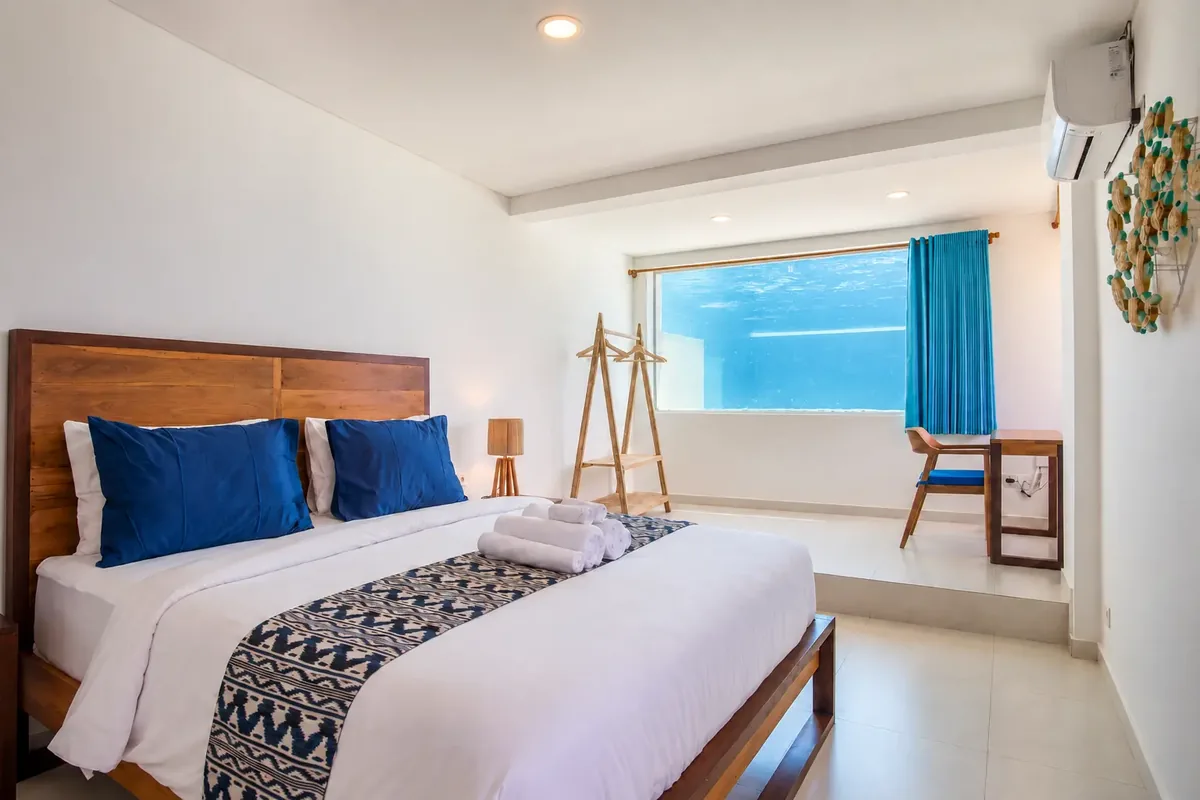 Première chambre de la Villa Helios avec vue sur la piscine, Nusa Penida