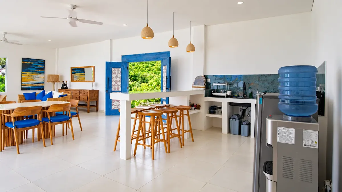 Salon et cuisine de la Villa Helios, Nusa Penida