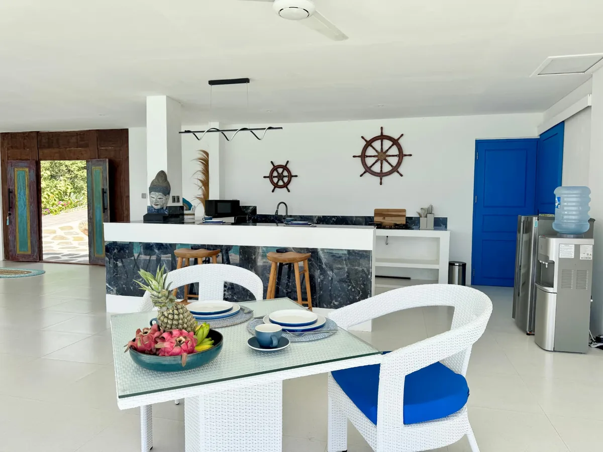 Table de la cuisine de la Villa Kerylos, Nusa Penida