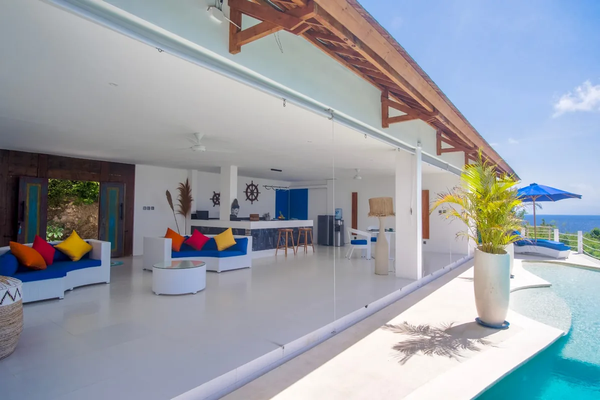Salon et piscine de la Villa Kerylos, Nusa Penida