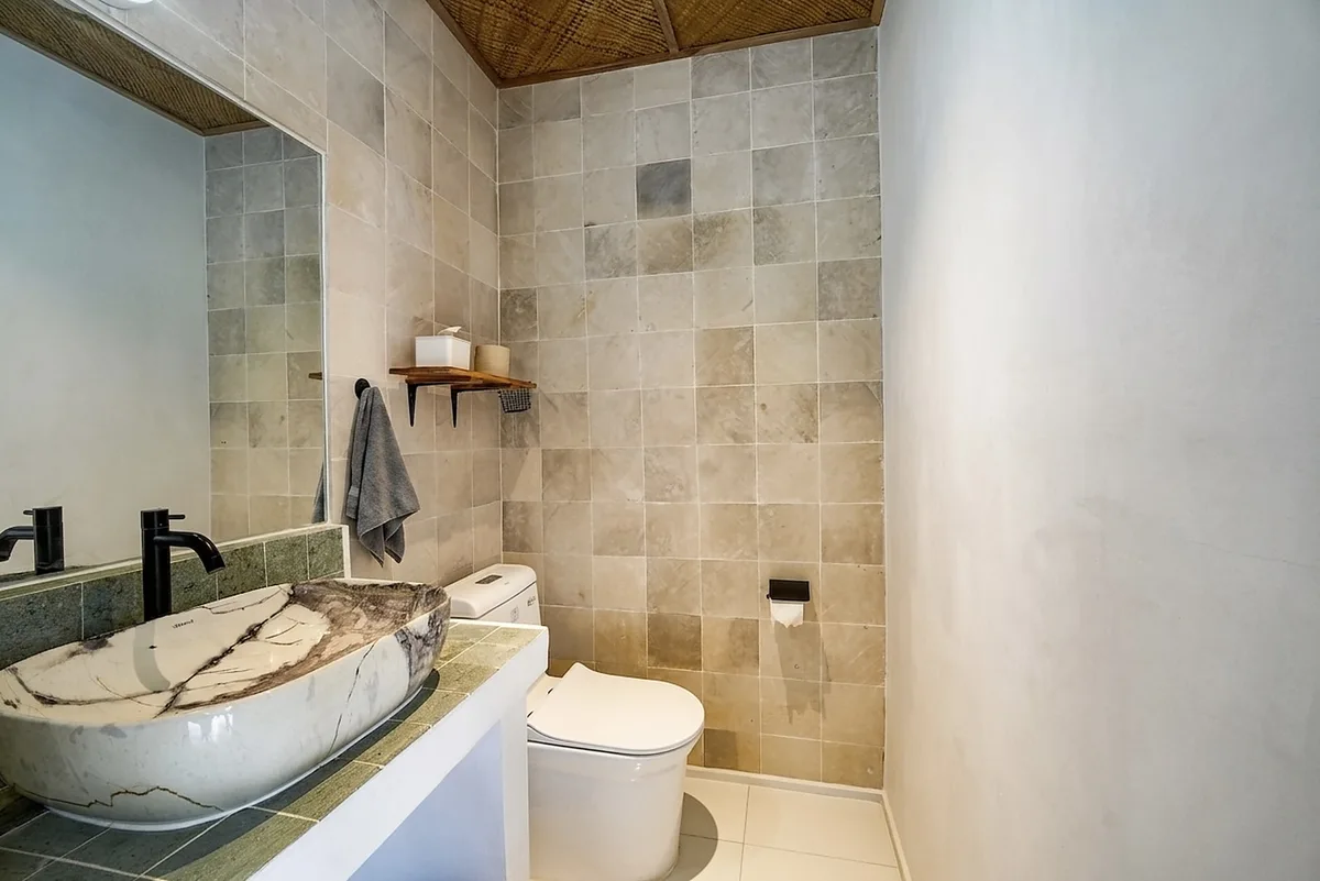 Deuxième salle de bain de la Villa Tropikarma, Nusa Penida
