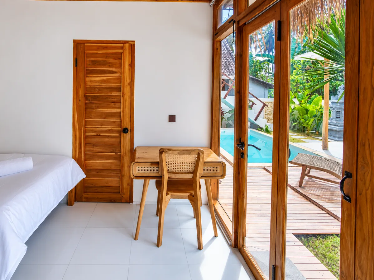 Chambre avec bureau de la Villa Tropikarma, Nusa Penida